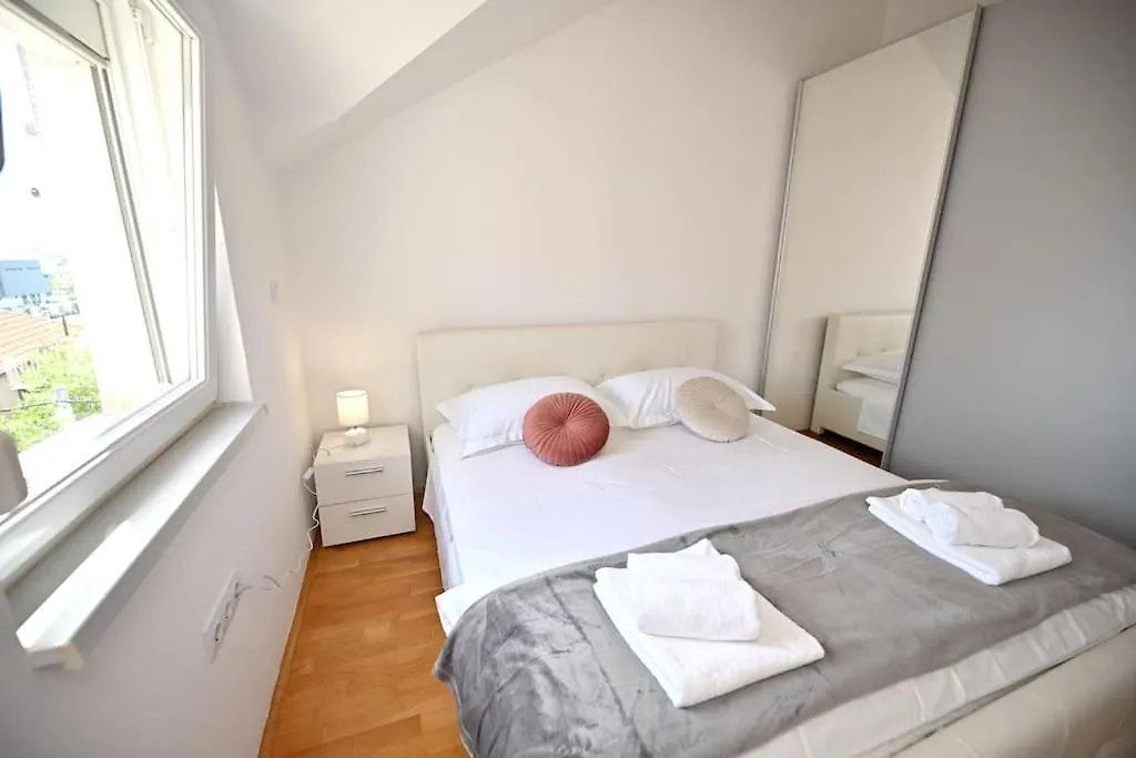 アパート Apartman L & Z Visnjik ザダル
