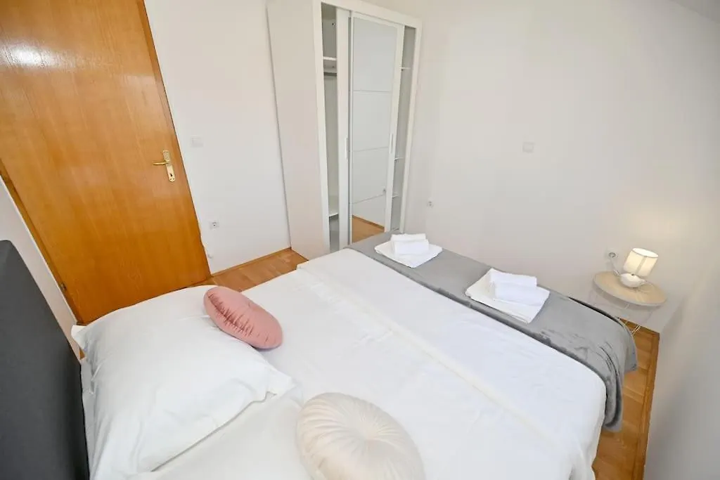 Apartman L & Z Visnjik ザダル
