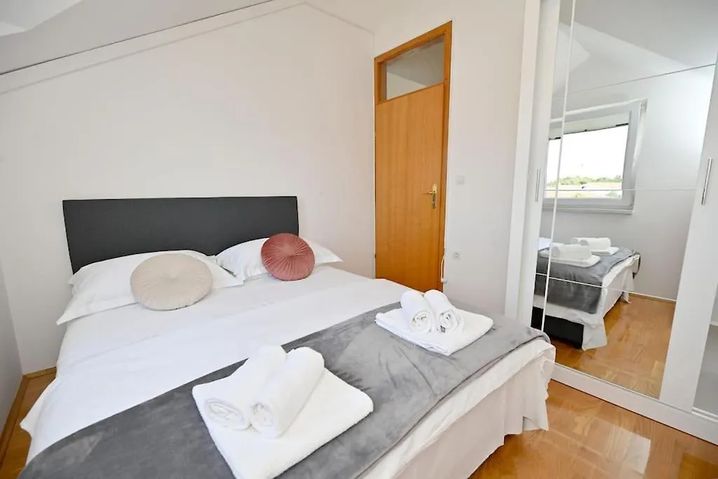 Apartman L & Z Visnjik ザダル
