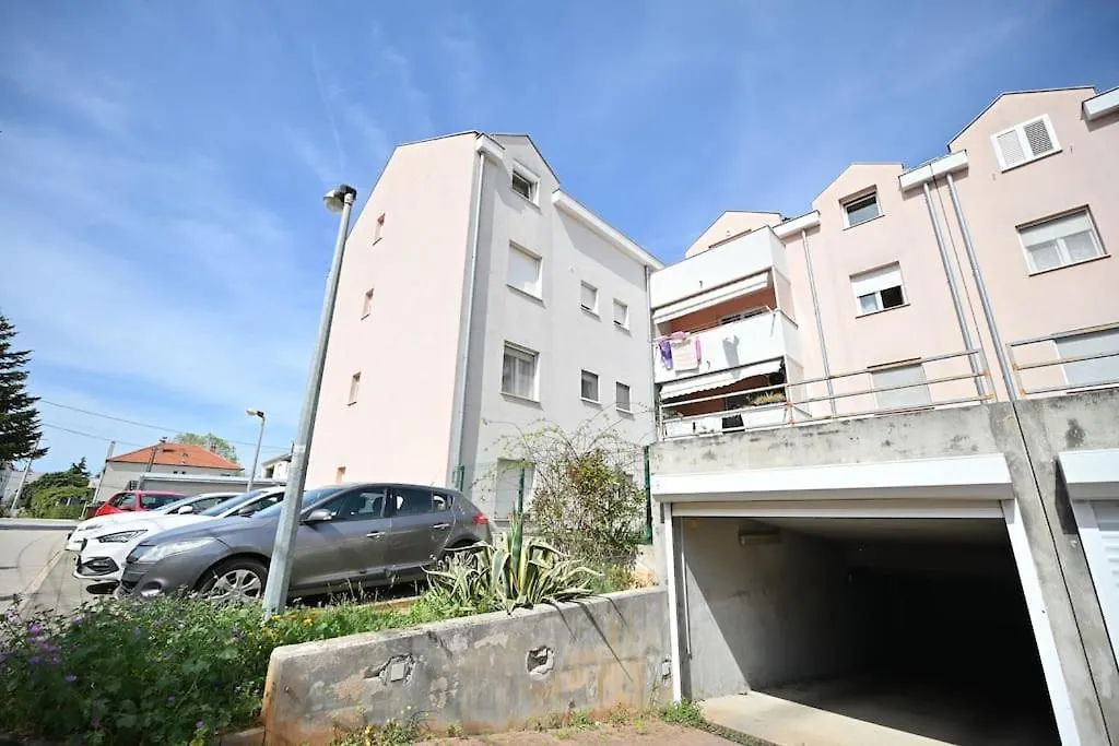 Apartman L & Z Visnjik ザダル 0*,